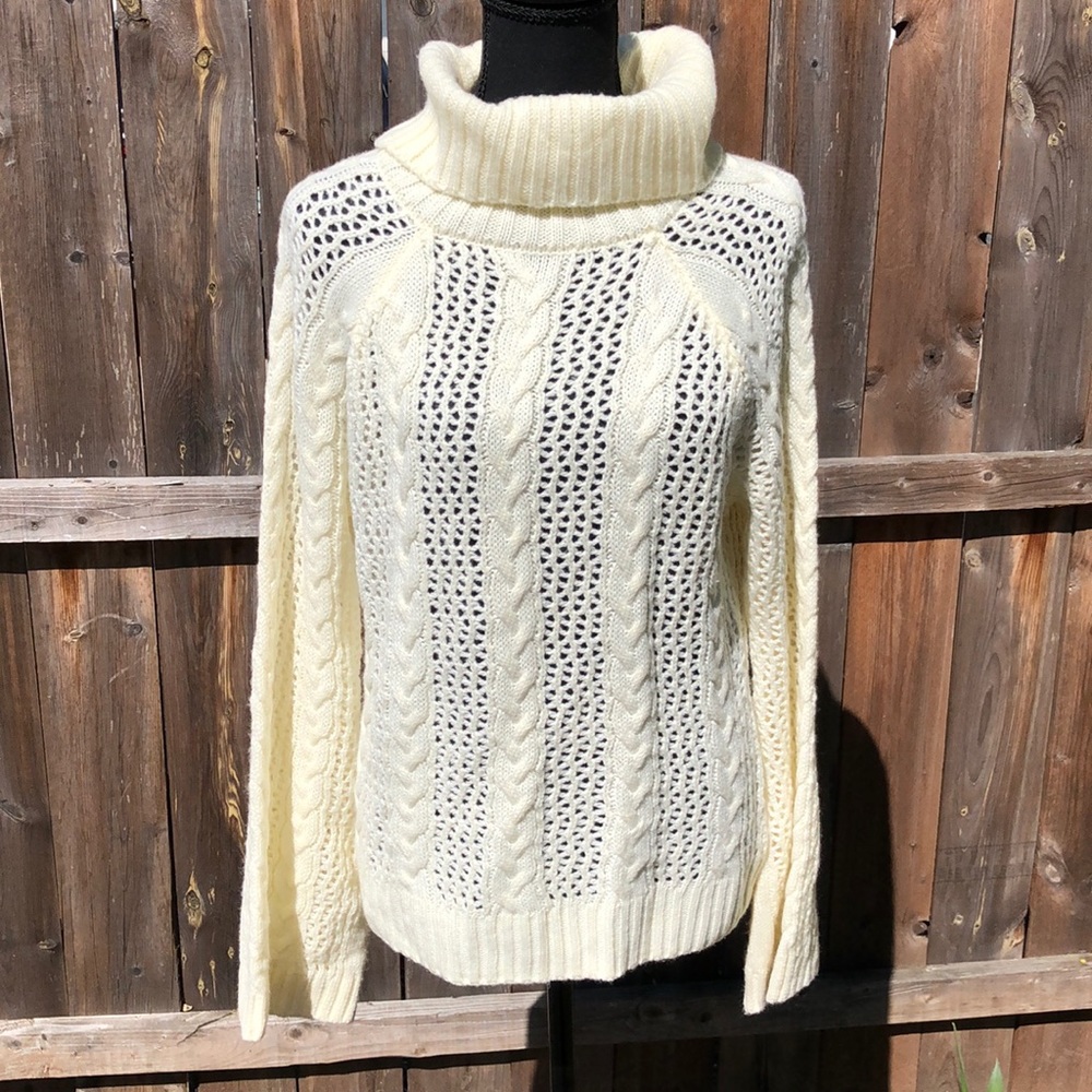 Marled turtle neck women’s sweater size Medium